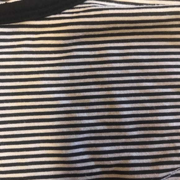 Kids size 9-10 Uniqlo Heattech black &,white striped baselayer top - Picture 6 of 6